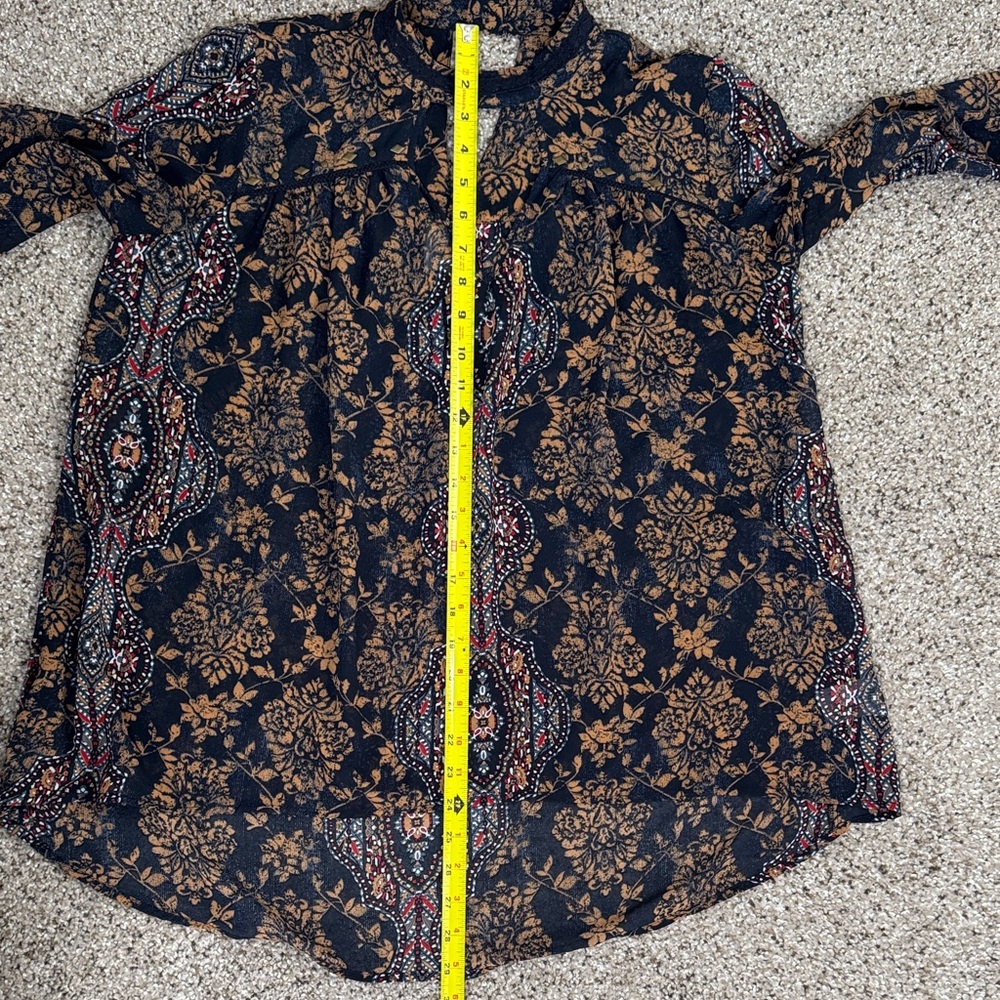 Knox Rose Navy and Beige Patterned Blouse - Picture 8 of 16